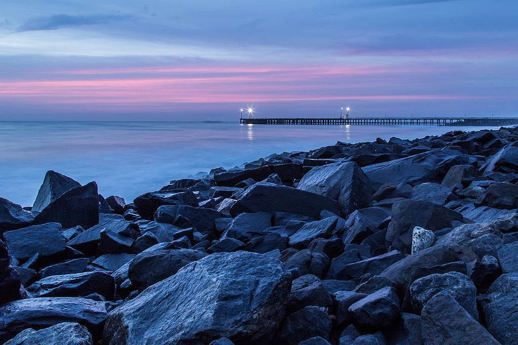 promenade-beach-sunset